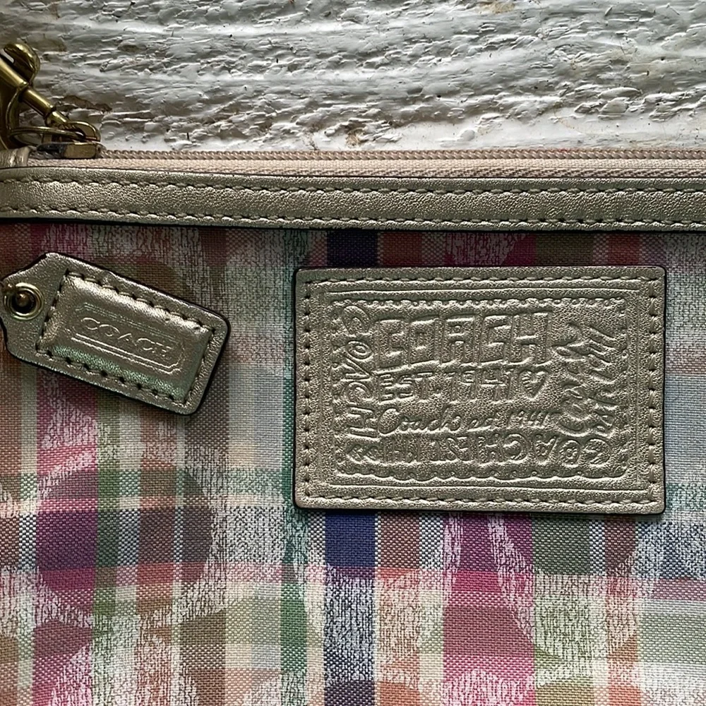 Coach wristlet - Picture 2 of 5